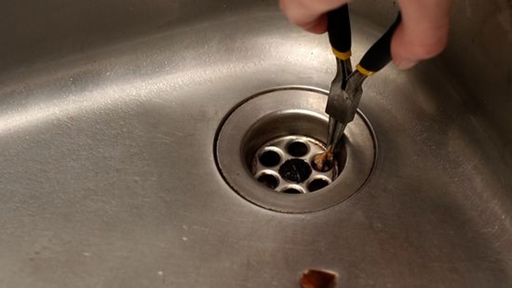 How to Clean Kitchen Sink Drain